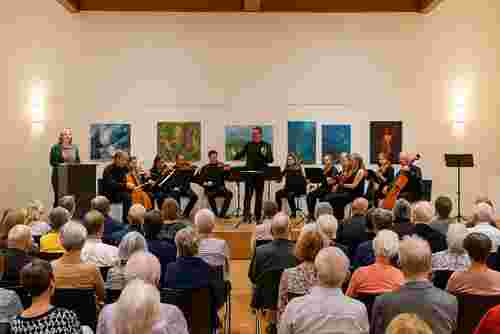 Orchester mit Zuschauern Orchester mit Zuschauern